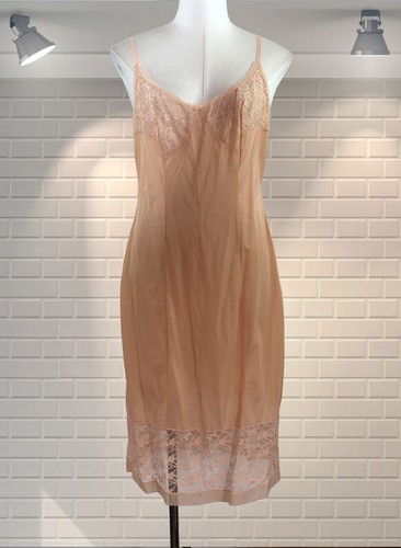 Vintage pretty peachy silky - peachy,