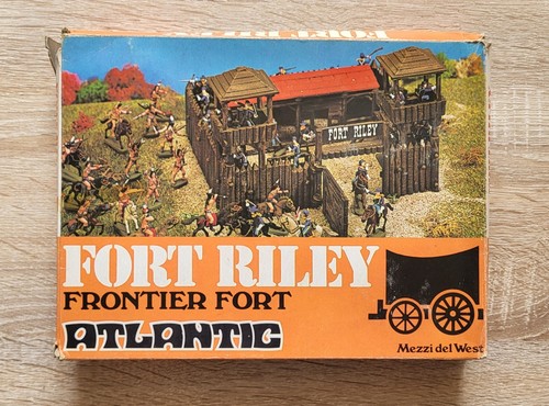 Fort riley frontier - fort, scale