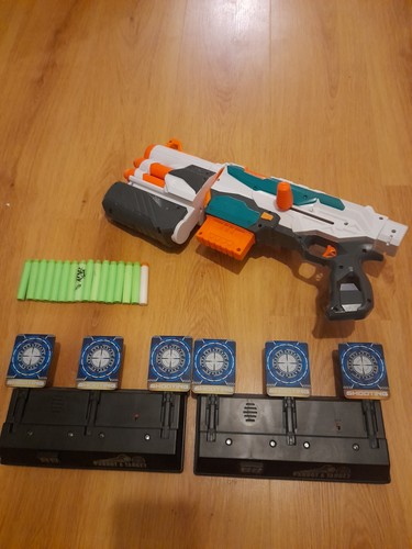 Nerf gun and targets bundle - and,