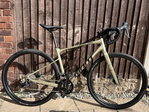 Giant revolt gravel road - revolt,
