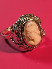 Elegant Vintage Gold Cameo Ring 14ct 4.6 grams Original Box Excellent Condition.