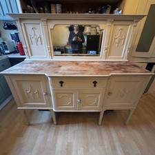 🏺 Antique-Style Welsh