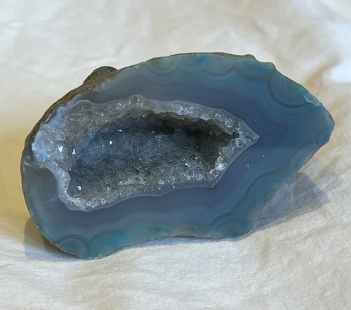 Quartz crystal geode blue - quartz/,