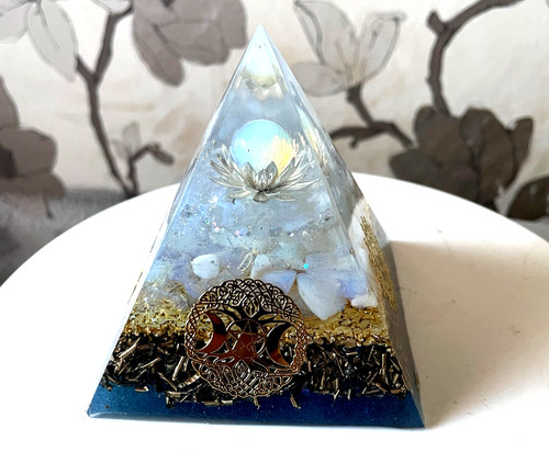 Orgone pyramid opalite - orgone, lotus