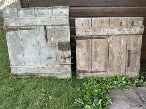 Two small pine - , doors
