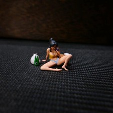 Diorama 1/64 Figure Seated Beauty Model City Street View Scene Display Model Toy