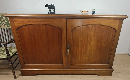Victorian linen press storage - linen,