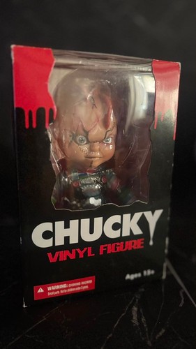 Mezco chucky vinyl figure - chucky,
