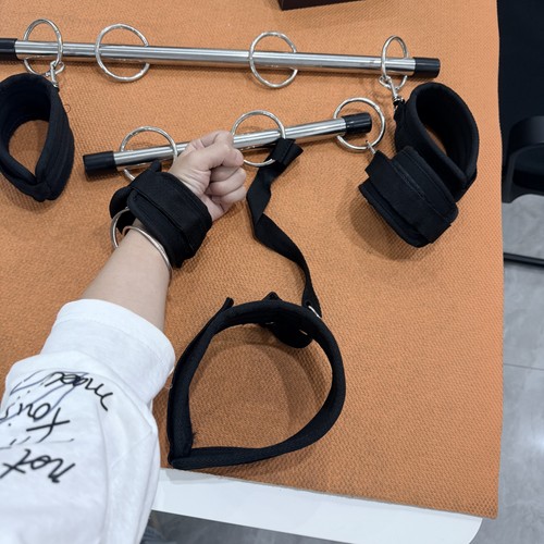 Leg spreader bar handcuffs - spreader,