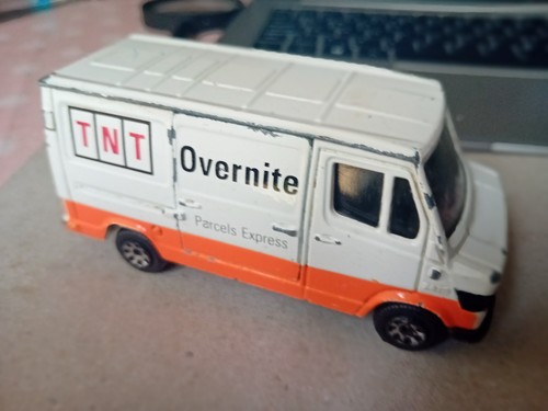 Corgi mercedes benz 207d - corgi, van