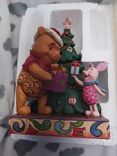 Walt Disney Showcase Figurine - "A Christmas gift of Friendship" - Item #400806