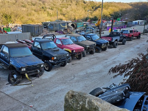 Breaking hilux mk2 also - breaking,