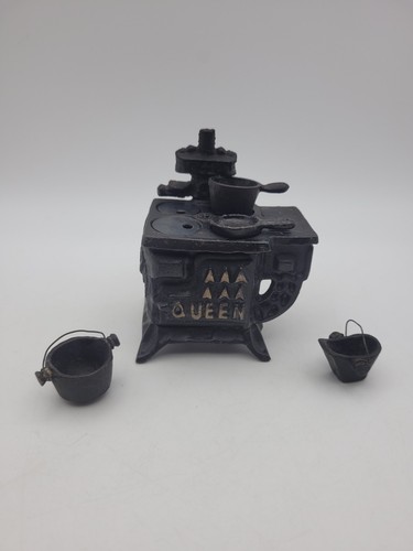 Vintage dolls house - house, queen