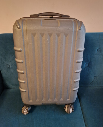 Samsonite grey hard shell - grey,