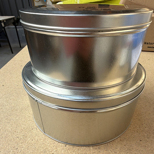 Round silver metal cake - metal,