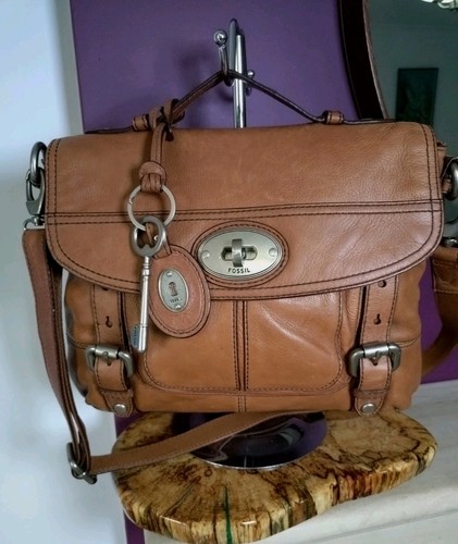 Fossil medium brown leather - ,