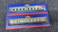 Bachmann 39-003 2 x BR Mk1 Coach NSE Branding Passenger Figures (Weathered)