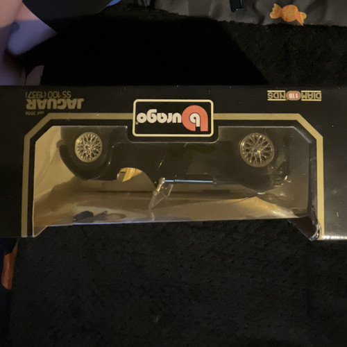 Bburago diamond jaguar - diamond, 1:18