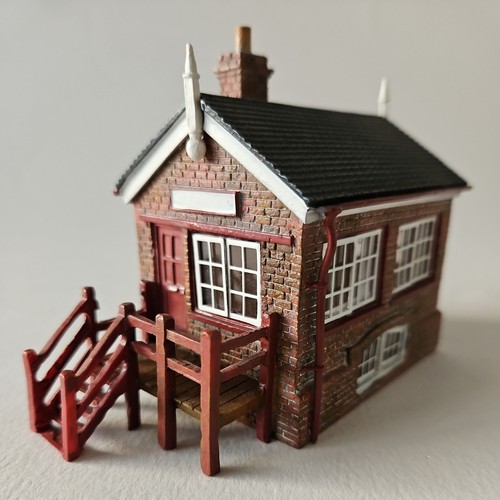 Hornby skaledale signal box - hornby,