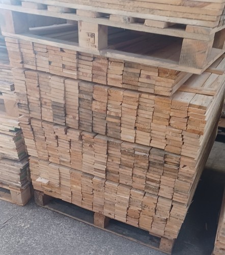 Boards reclaimed pallet - -reclaimed,