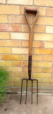 Vintage Garden Fork BULLDOG  ENGLISH TOOLS Military BROAD ARROW  1974 Y Handle