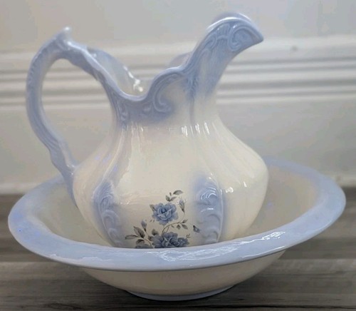 Vtg lrg ceramic pitcher - lrg, &