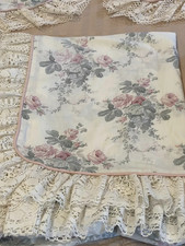 Dorma beautiful Croscil Chestnut Hill double bed set, deep lace frill trims. vgc