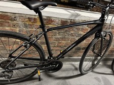 Giant Escape 3 2022 Meduim. Metallic Black.