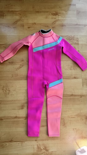 Girl scuba diving - (new),