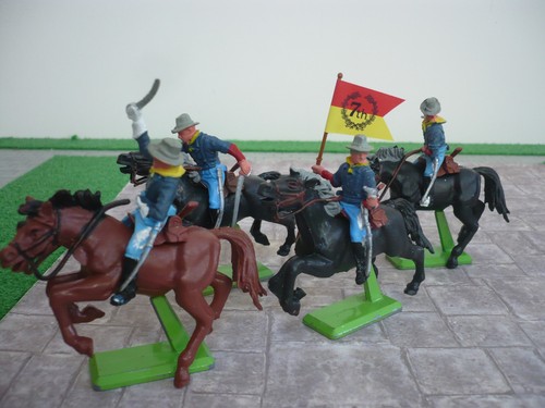 Britains herald mounted - britains, 4