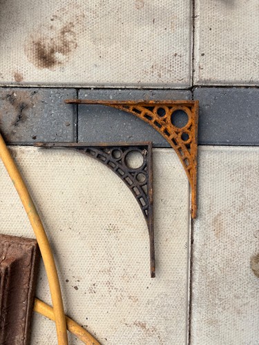 Cast iron arch - brackets,