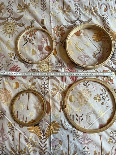 Several embroidery hoops - several,