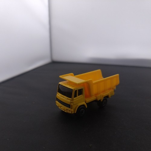 Maisto yellow tipper truck - maisto,