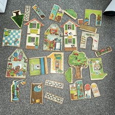 Vintage 1976 Playskool Richard Scarry’s Puzzletown Mayor Fox’s Town Centre Set D