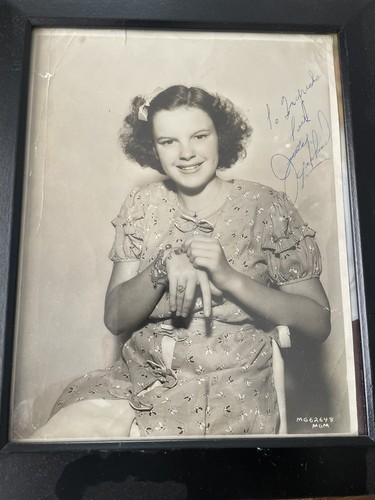 Judy garland autograph - judy,