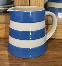 TG GREEN CORNISHWARE BLUE AND WHITE 1pt JUG MODERN BLACK SHIELD