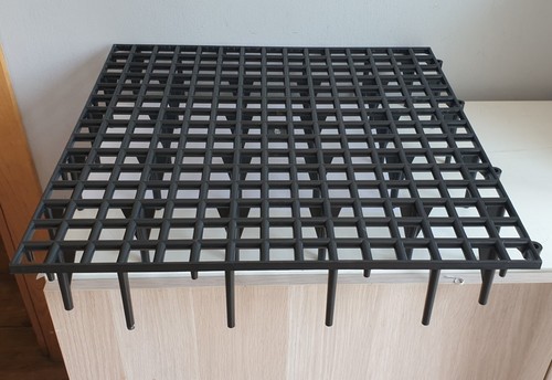 Floor grid with - x, supports