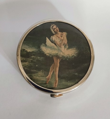 Powder compact with - powder,