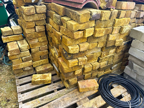 850 yellow stock bricks - stock,