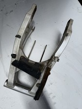 Suzuki GSXR600 GSXR 600 swingarm swing arm rear suspension OEM genuine Stay