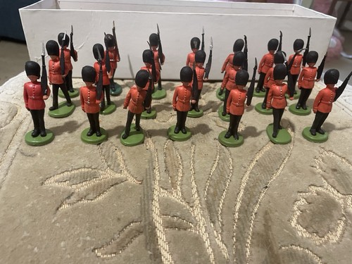 Lot vintage britains - x,