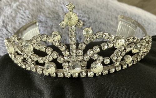 Crystal tiara vintage yrs - 40,