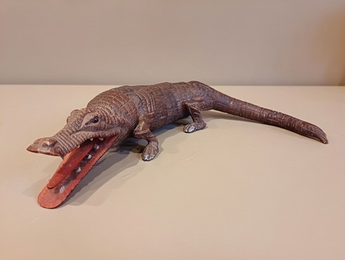 Lovely articulated crocodile - lovely,