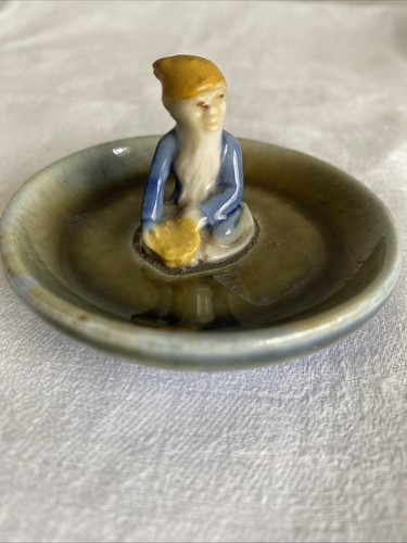 Wade vintage pin trinket - wade, dish