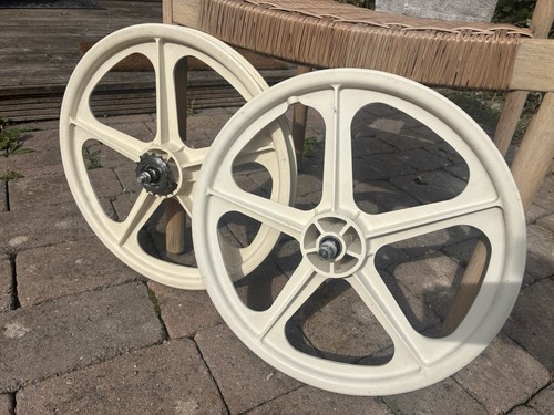 Skyway white tuff mag wheels - 2,