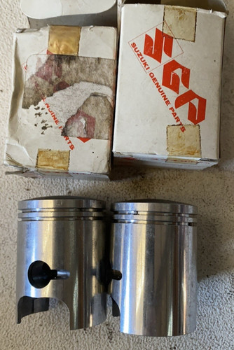 Suzuki gt125 pistons 2 - gt125, x