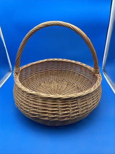 Large round woven - round,