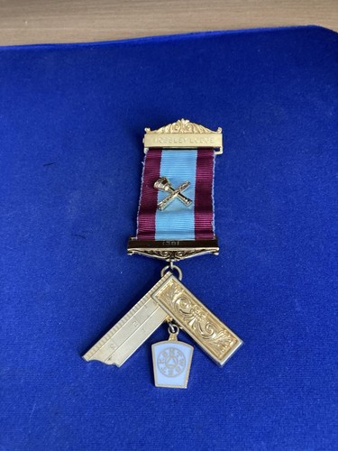 Rarer 1990 masonic mark - rarer,