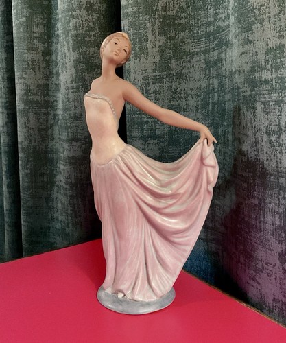Lladro lady dancing porcelain - lady,