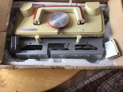 Carriage for knitmaster - for,